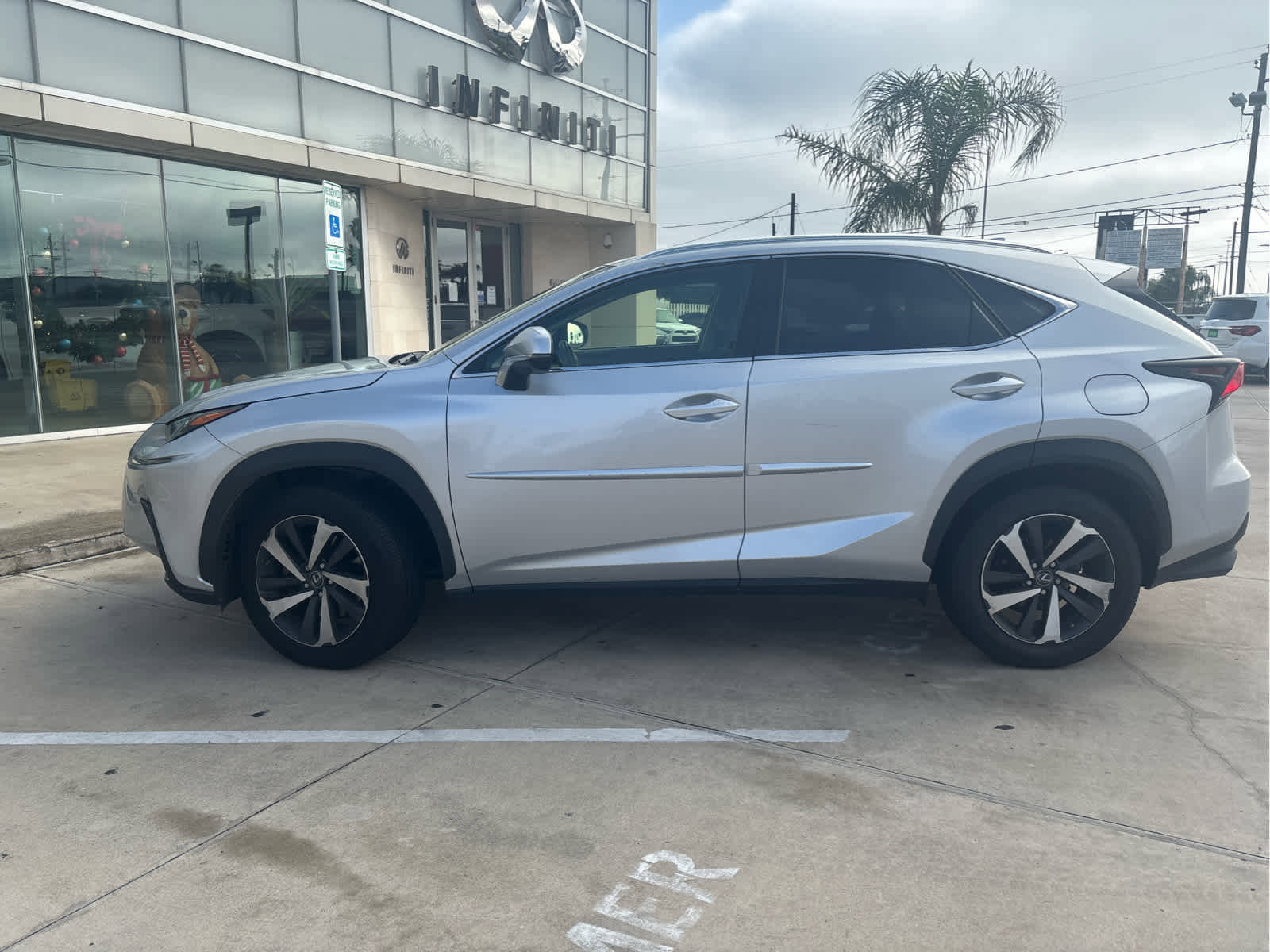 Used 2019 Lexus NX 300 FWD image 6