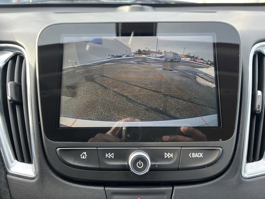 Used 2018 Chevrolet Malibu LT image 16