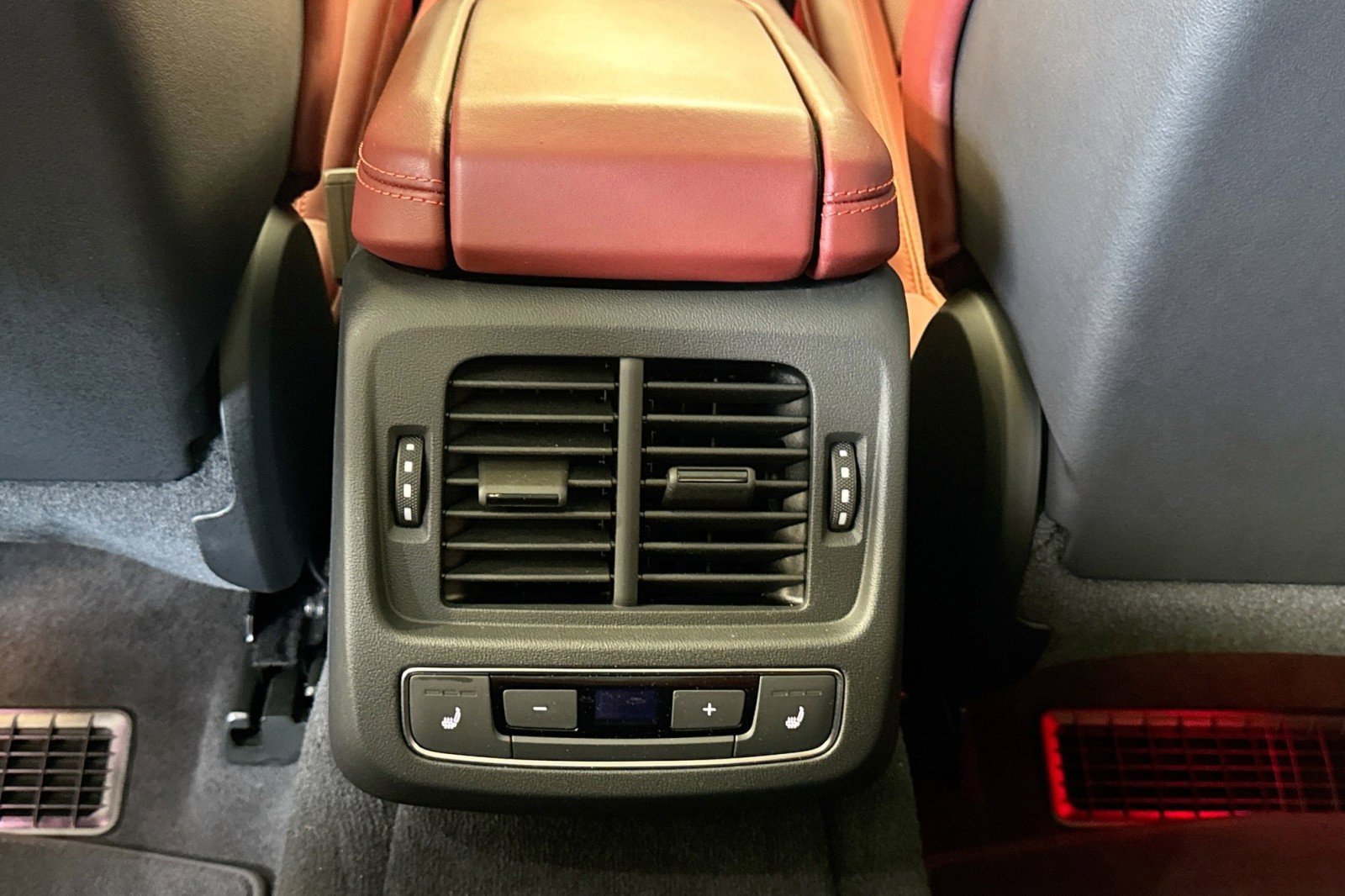 Used 2024 Audi RS e-tron GT w/ Carbon Performance Package image 24