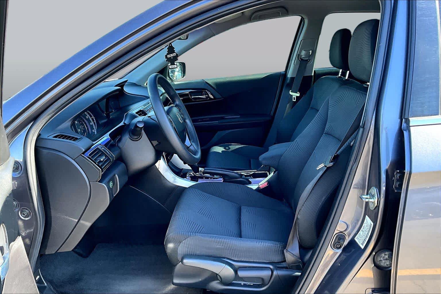 Used 2017 Honda Accord LX image 7