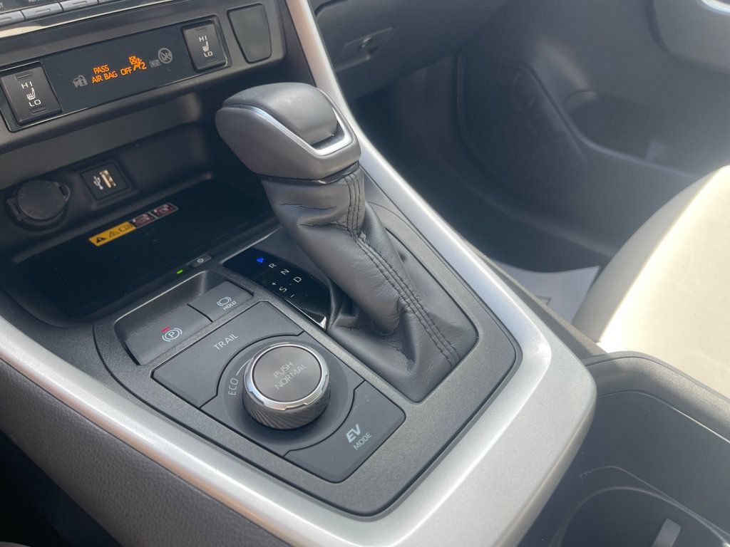 Used 2025 Toyota RAV4 XLE Premium w/ Weather Package AWD/4WD image 19