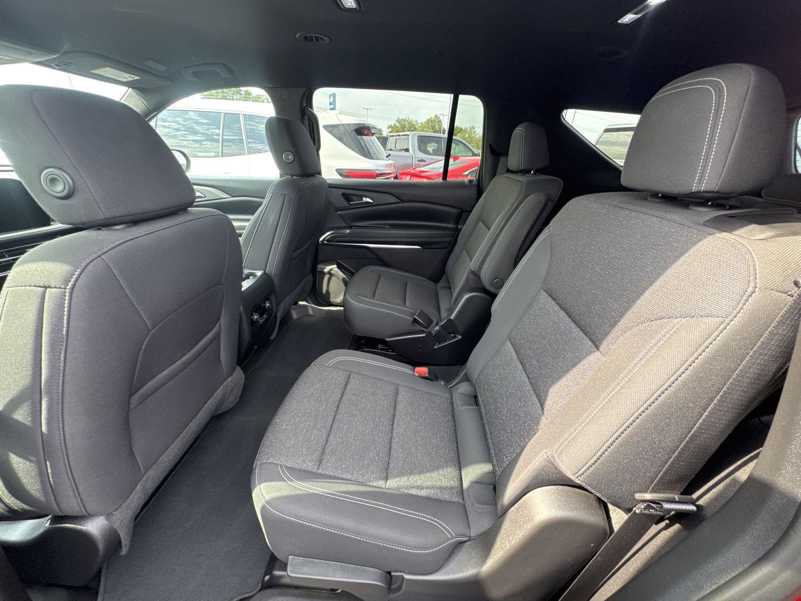 Used 2026 Chevrolet Traverse LT FWD image 9
