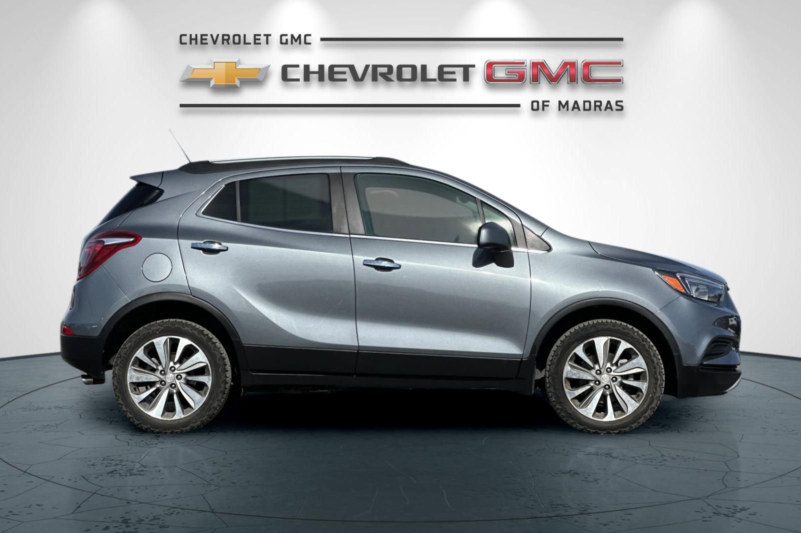 Used 2020 Buick Encore Preferred image 2