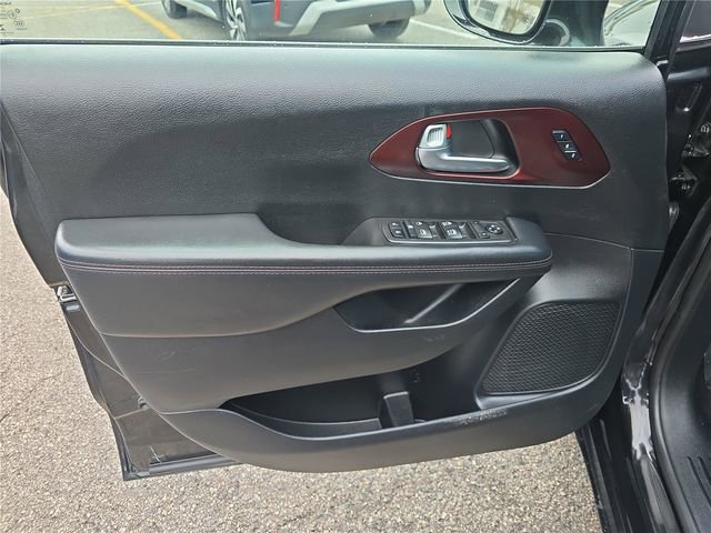 Used 2020 Chrysler Pacifica Touring-L image 15