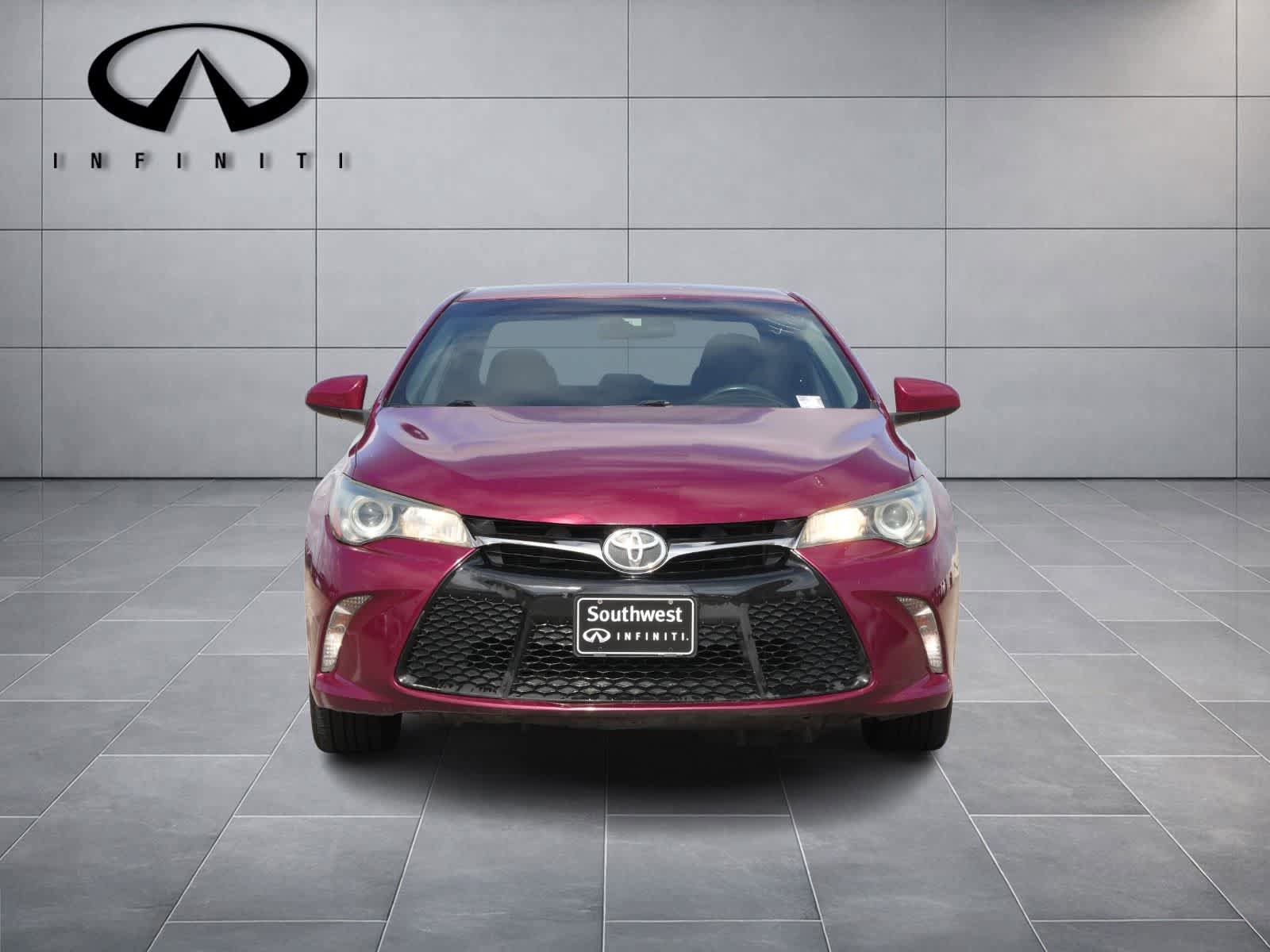 Used 2016 Toyota Camry SE video 2