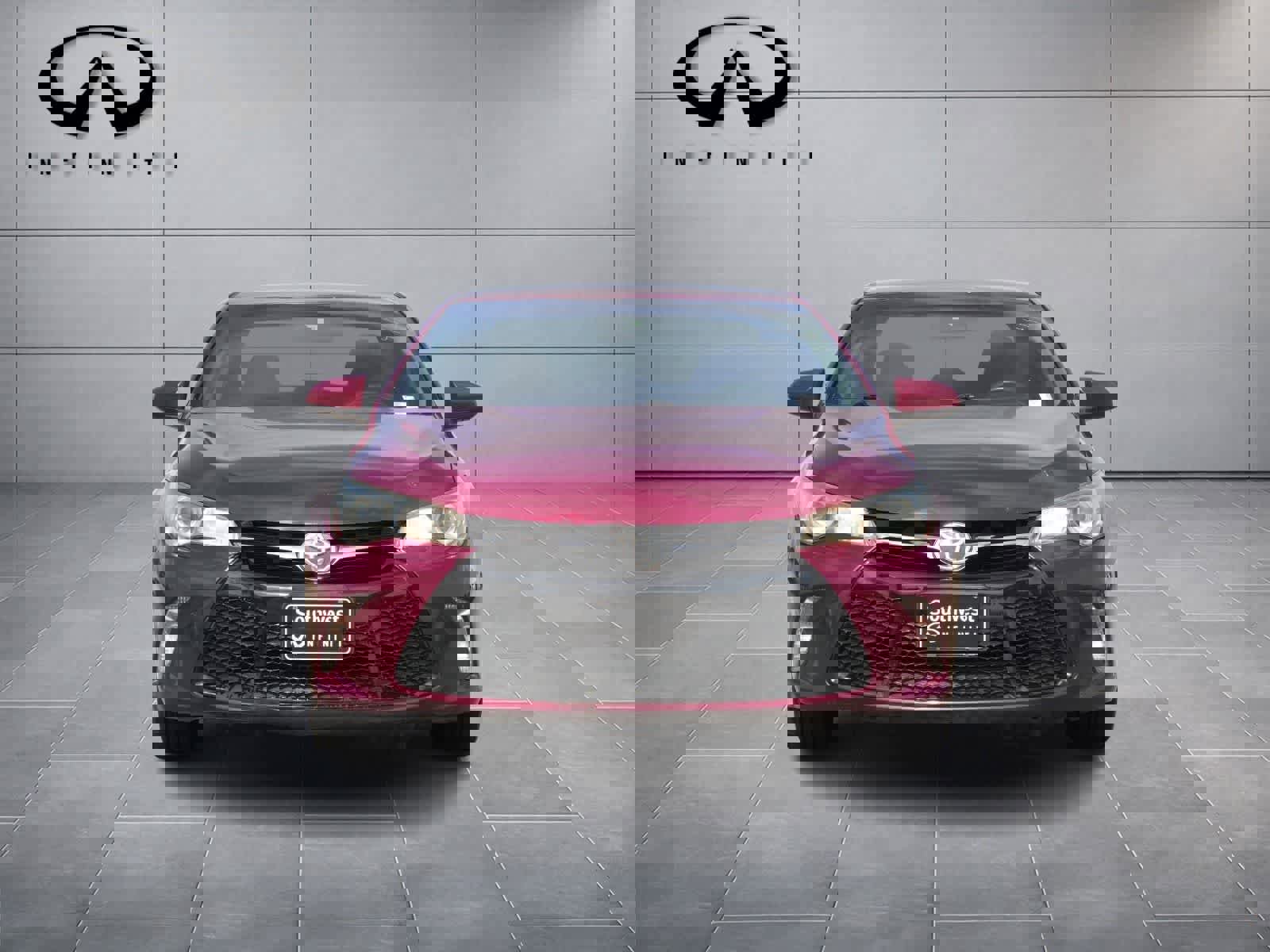 Used 2016 Toyota Camry SE image 2