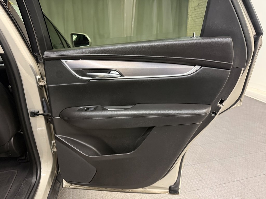 Used 2017 Cadillac XT5 Luxury image 20