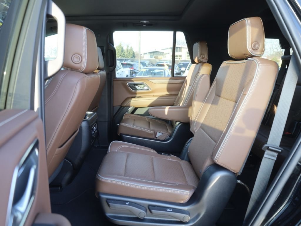 Used 2023 Chevrolet Tahoe High Country AWD/4WD image 28