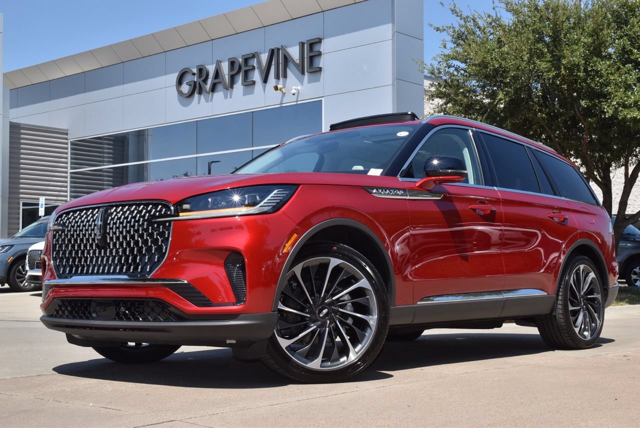 Certified 2026 Lincoln Aviator Reserve AWD/4WD image 2