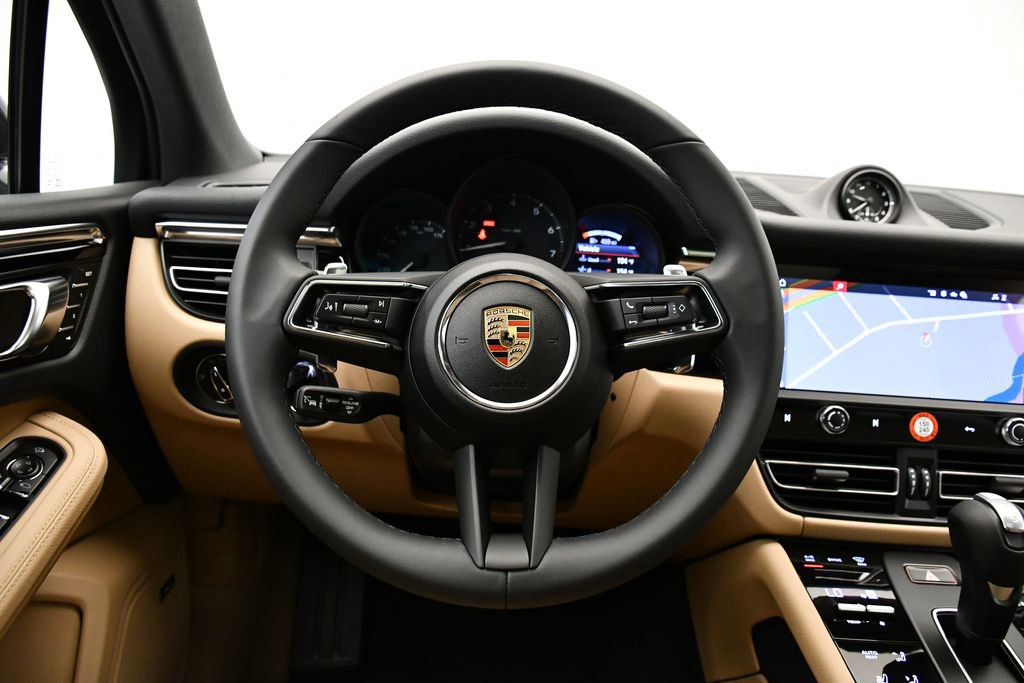Certified 2025 Porsche Macan image 26