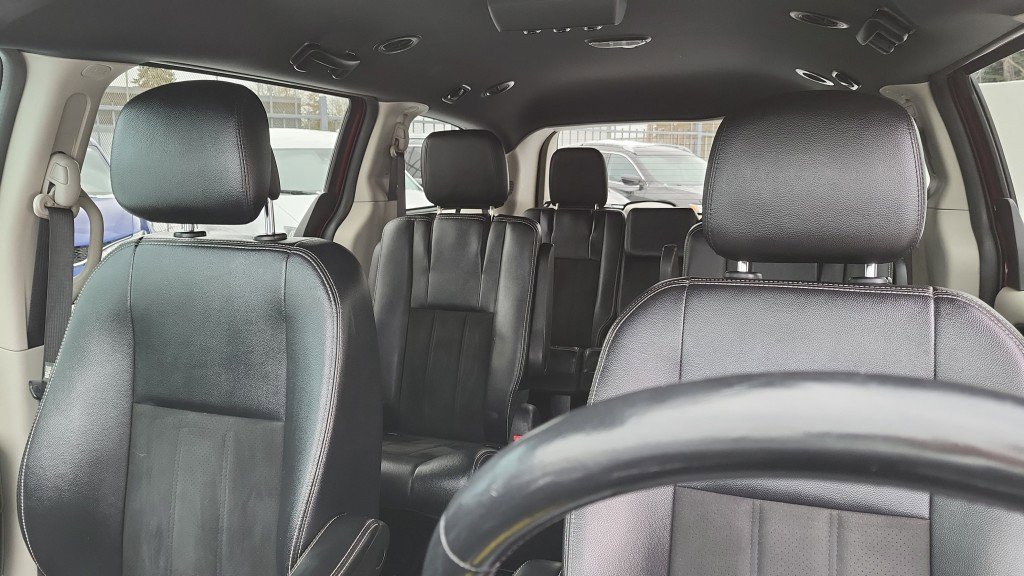 Used 2019 Dodge Grand Caravan SXT w/ Rear Park Assist Package image 13