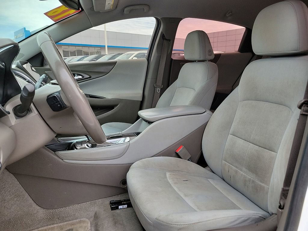 Used 2018 Chevrolet Malibu LT w/ Driver Confidence Package FWD image 19
