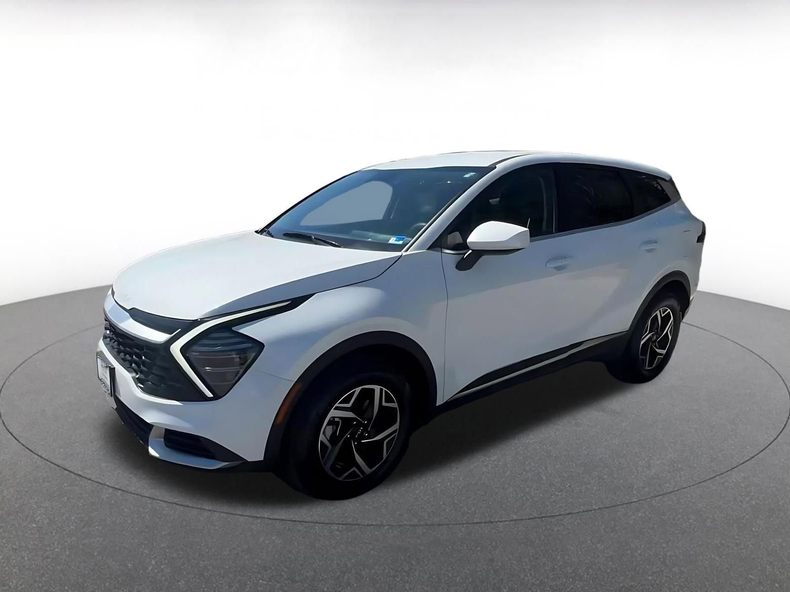 Used 2025 Kia Sportage LX image 8