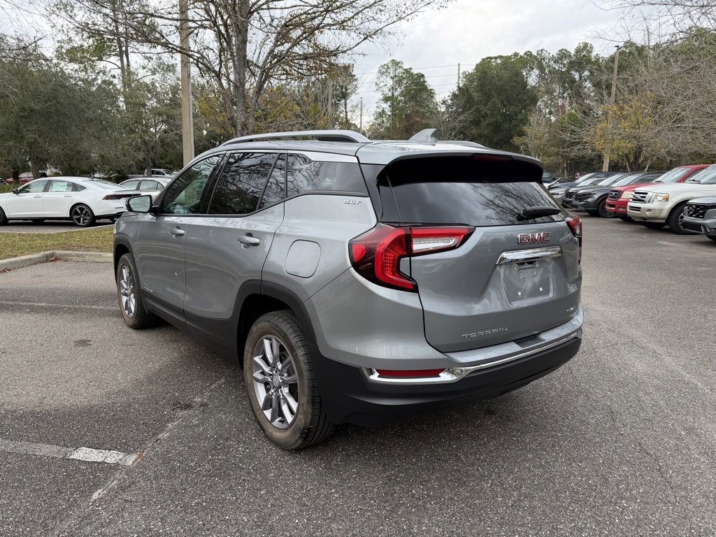 Used 2024 GMC Terrain SLT image 4