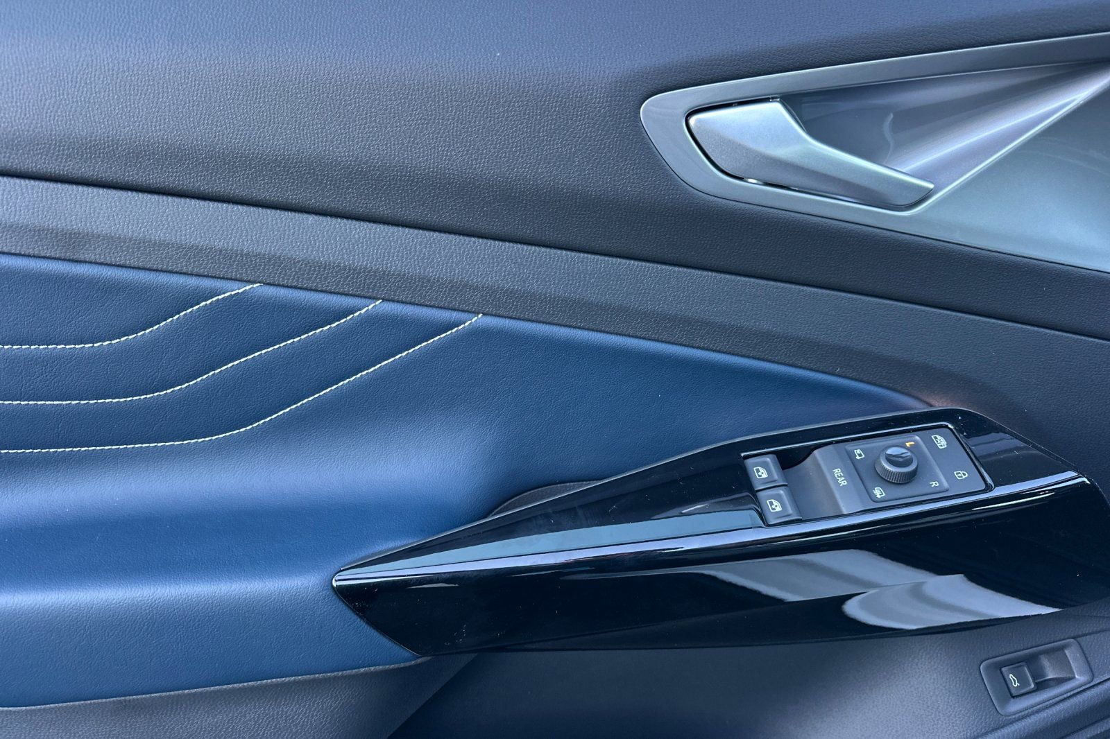 New 2026 Volkswagen ID.4 Pro S Plus image 10