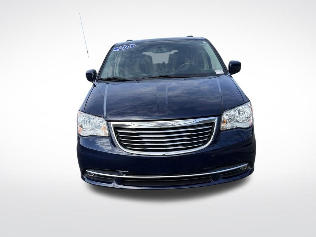 Used 2016 Chrysler Town & Country Touring image 9