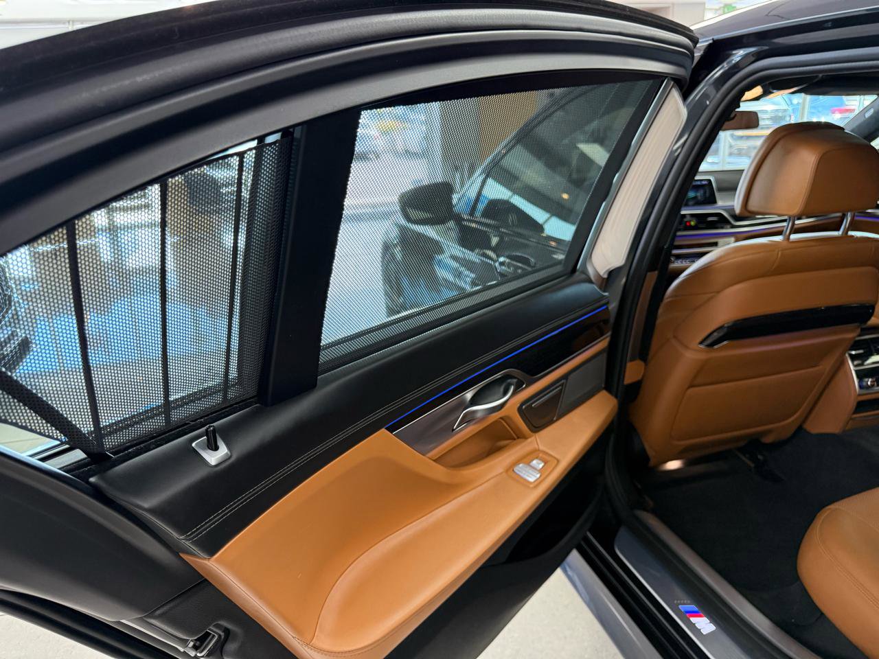 Used 2016 BMW 750i RWD image 11