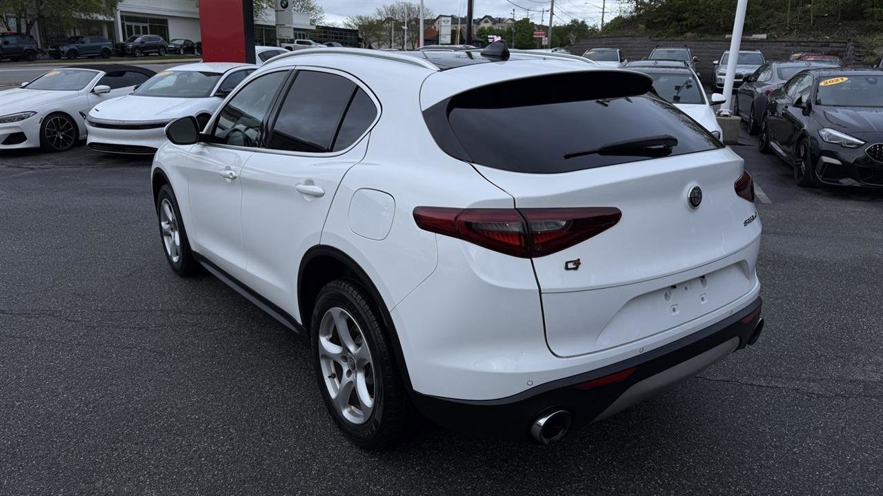 Used 2019 Alfa Romeo Stelvio AWD image 14