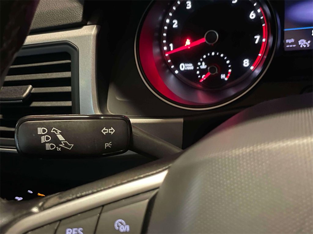 Used 2020 Volkswagen Atlas Cross Sport SE image 23