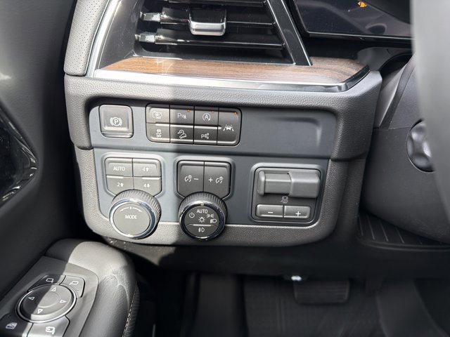 New 2026 Chevrolet Suburban High Country AWD/4WD image 13