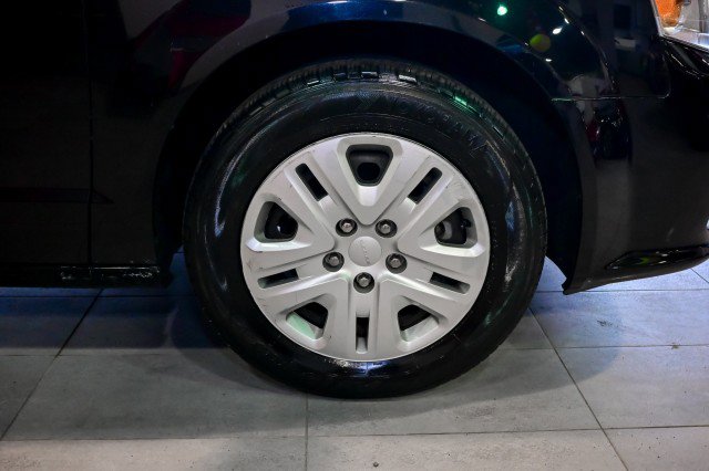 Used 2019 Dodge Grand Caravan SE w/ UConnect Hands-Free Group image 37