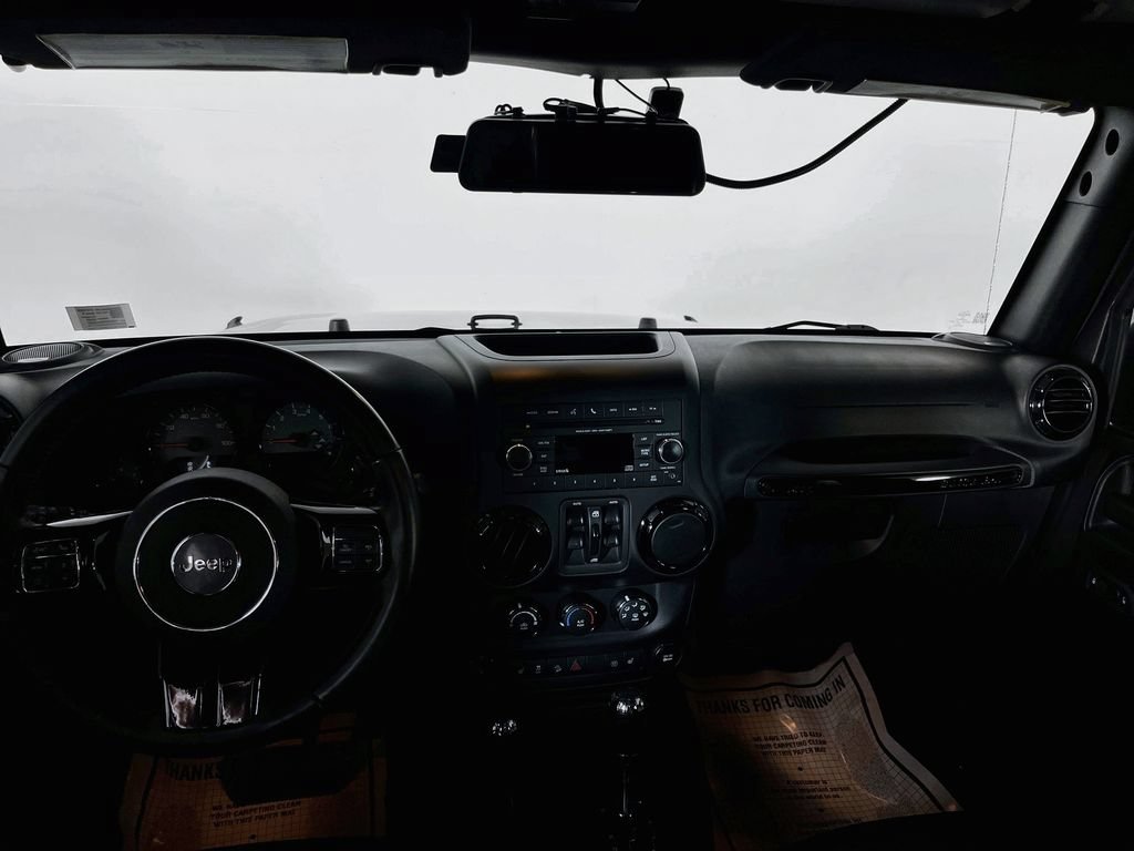 Used 2017 Jeep Wrangler Unlimited Sahara AWD/4WD image 11