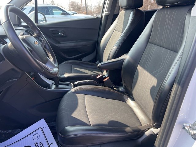 Used 2017 Chevrolet Trax LT w/ LT Convenience Package image 19