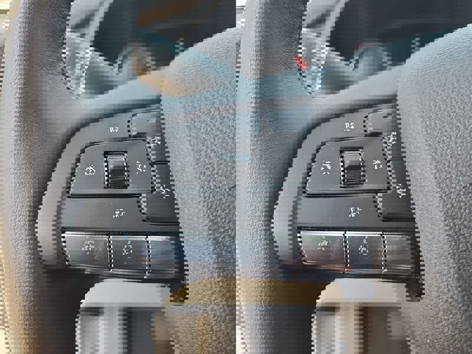 Used 2022 Cadillac XT4 Premium Luxury w/ Enhanced Visibility Package image 22