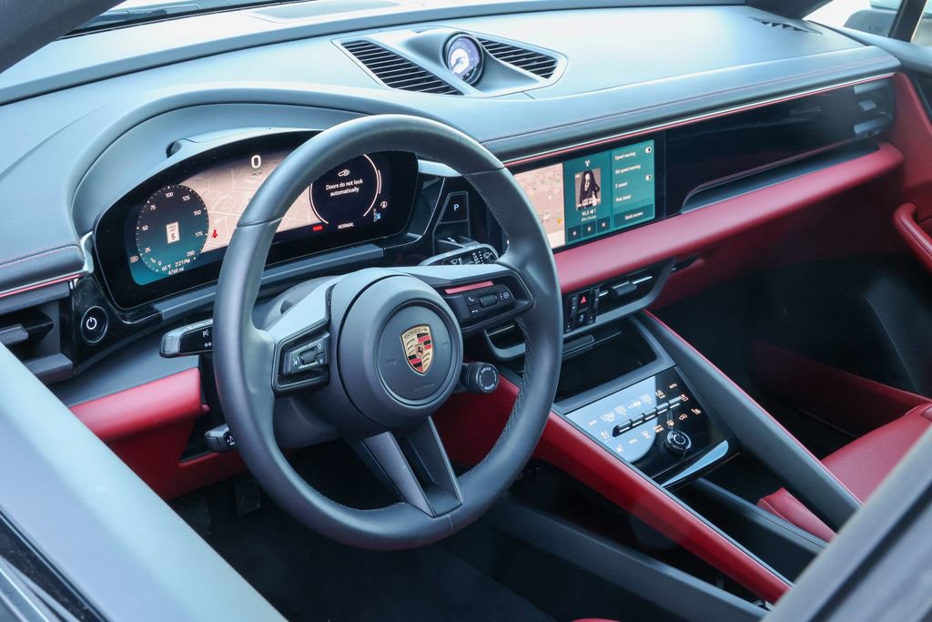Certified 2025 Porsche Macan 4 Electric image 4