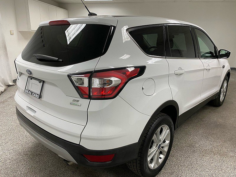 Used 2017 Ford Escape SE image 5