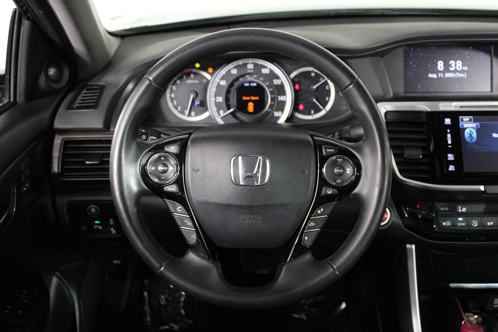 Used 2017 Honda Accord Touring image 9