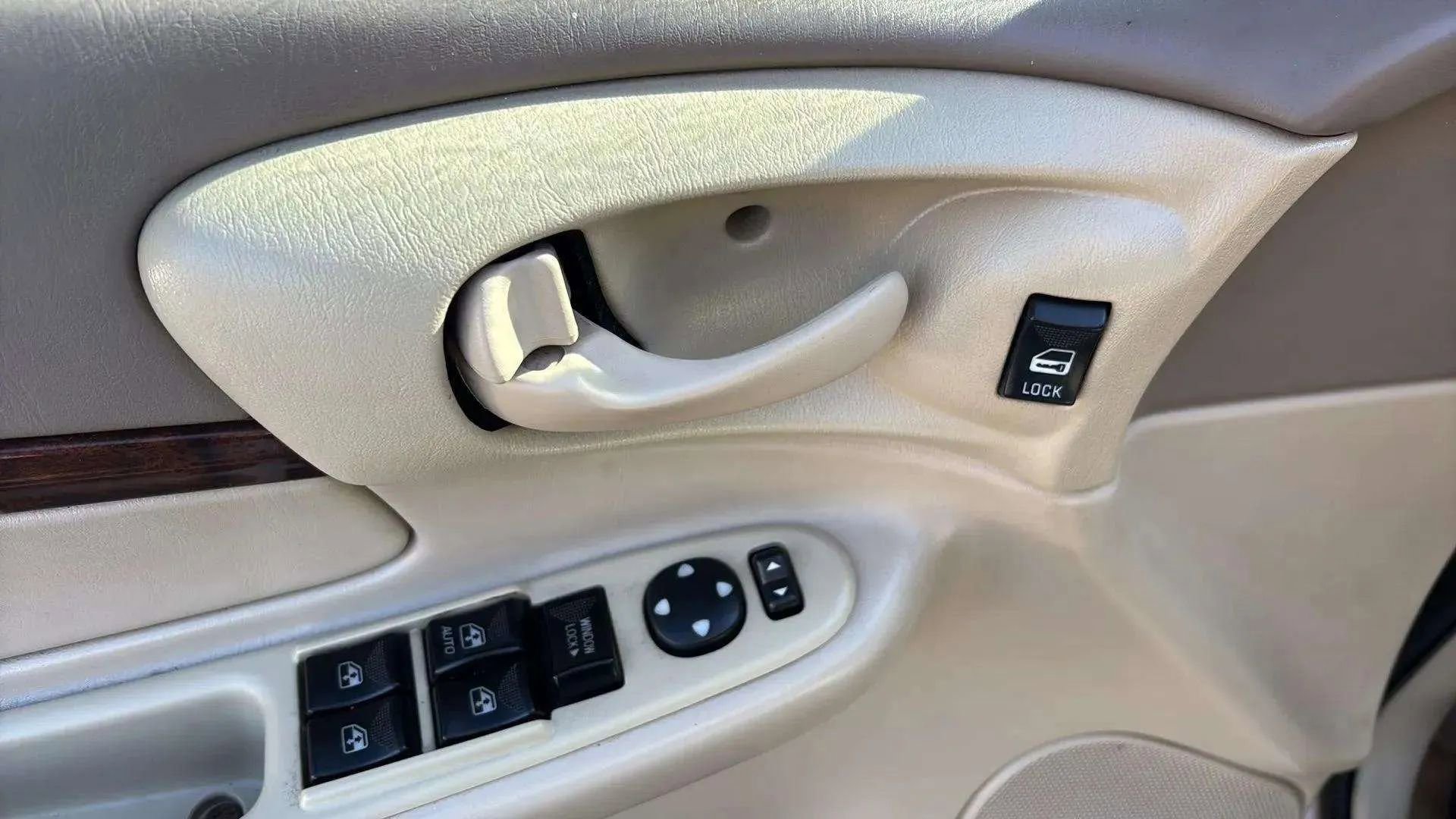 Used 2005 Chevrolet Impala LS w/ Preferred Equipment Group image 10