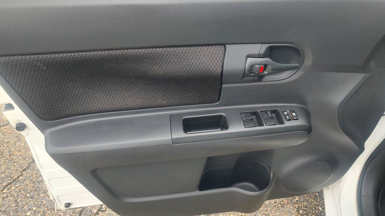 Used 2010 Scion xB FWD image 9