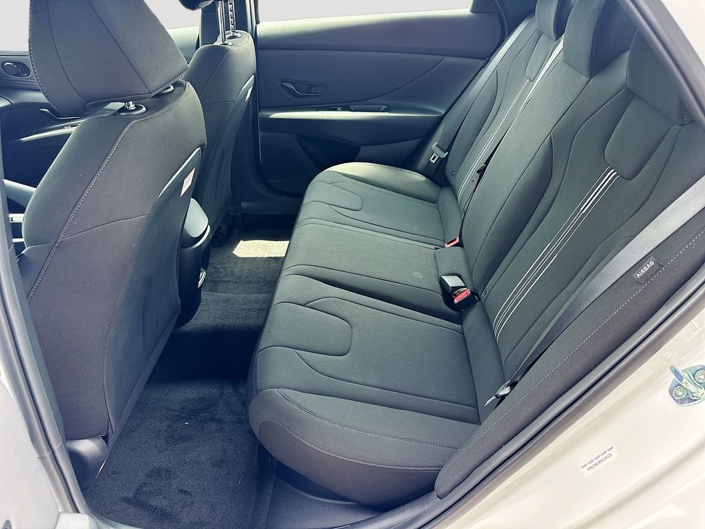 New 2025 Hyundai Elantra SEL image 23
