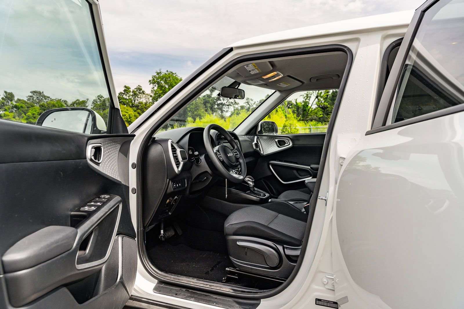 Used 2025 Kia Soul LX w/ LX Technology Package FWD image 18