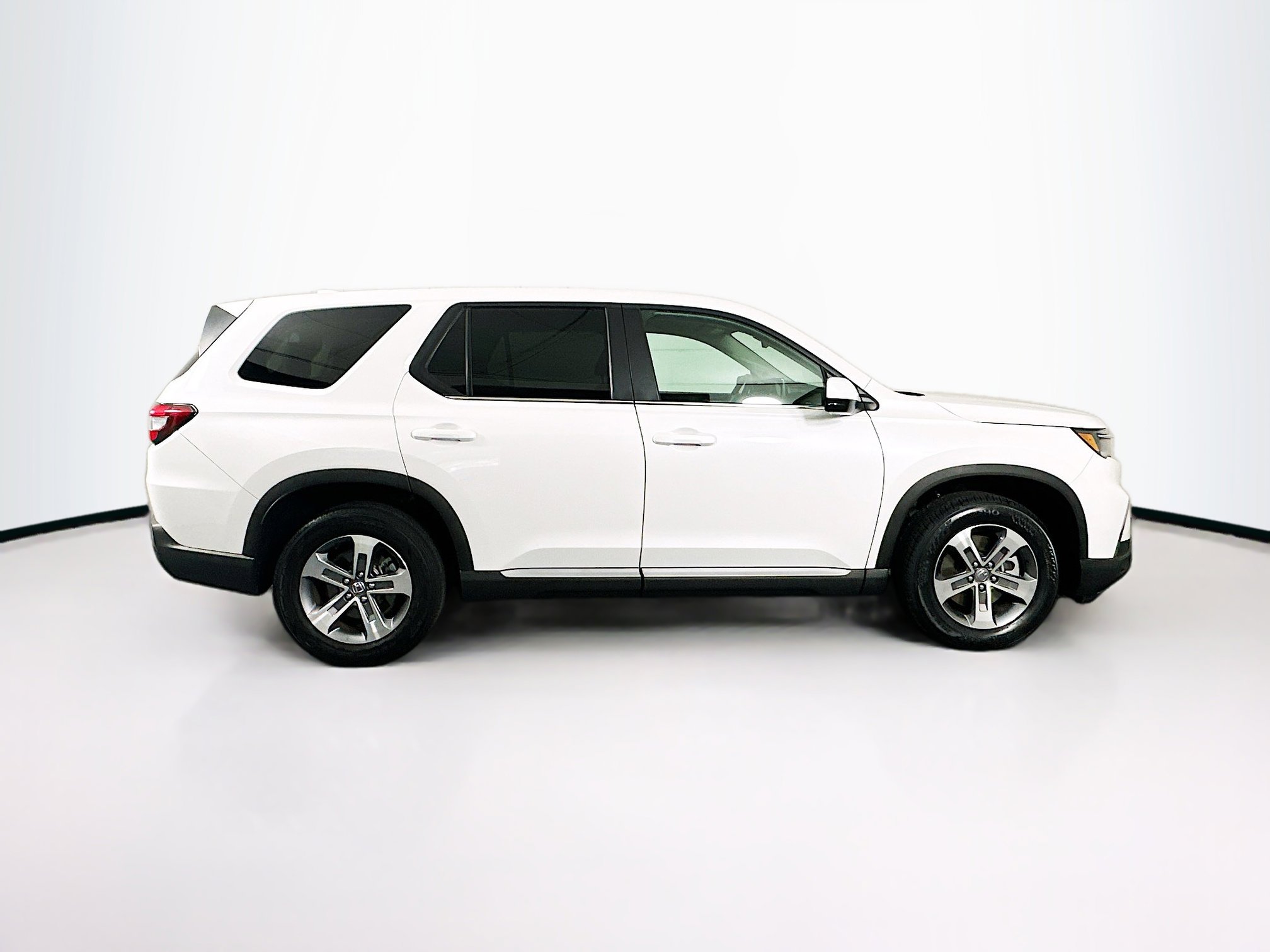 Used 2025 Honda Pilot EX-L image 10