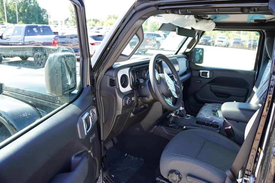 New 2025 Jeep Gladiator Sport AWD/4WD image 10