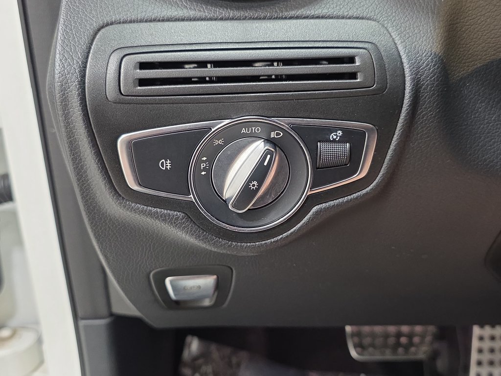 Used 2020 Mercedes-Benz GLC 300 4MATIC image 26