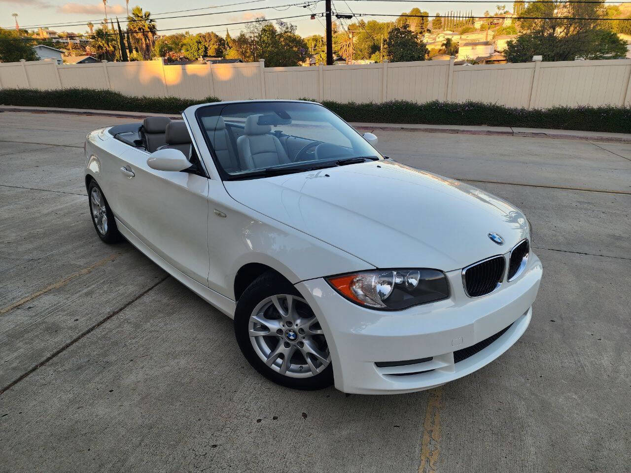 Used 2008 BMW 128i Convertible image 1