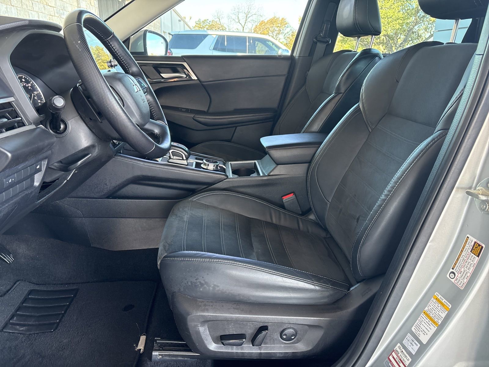 Used 2023 Mitsubishi Outlander SE image 10