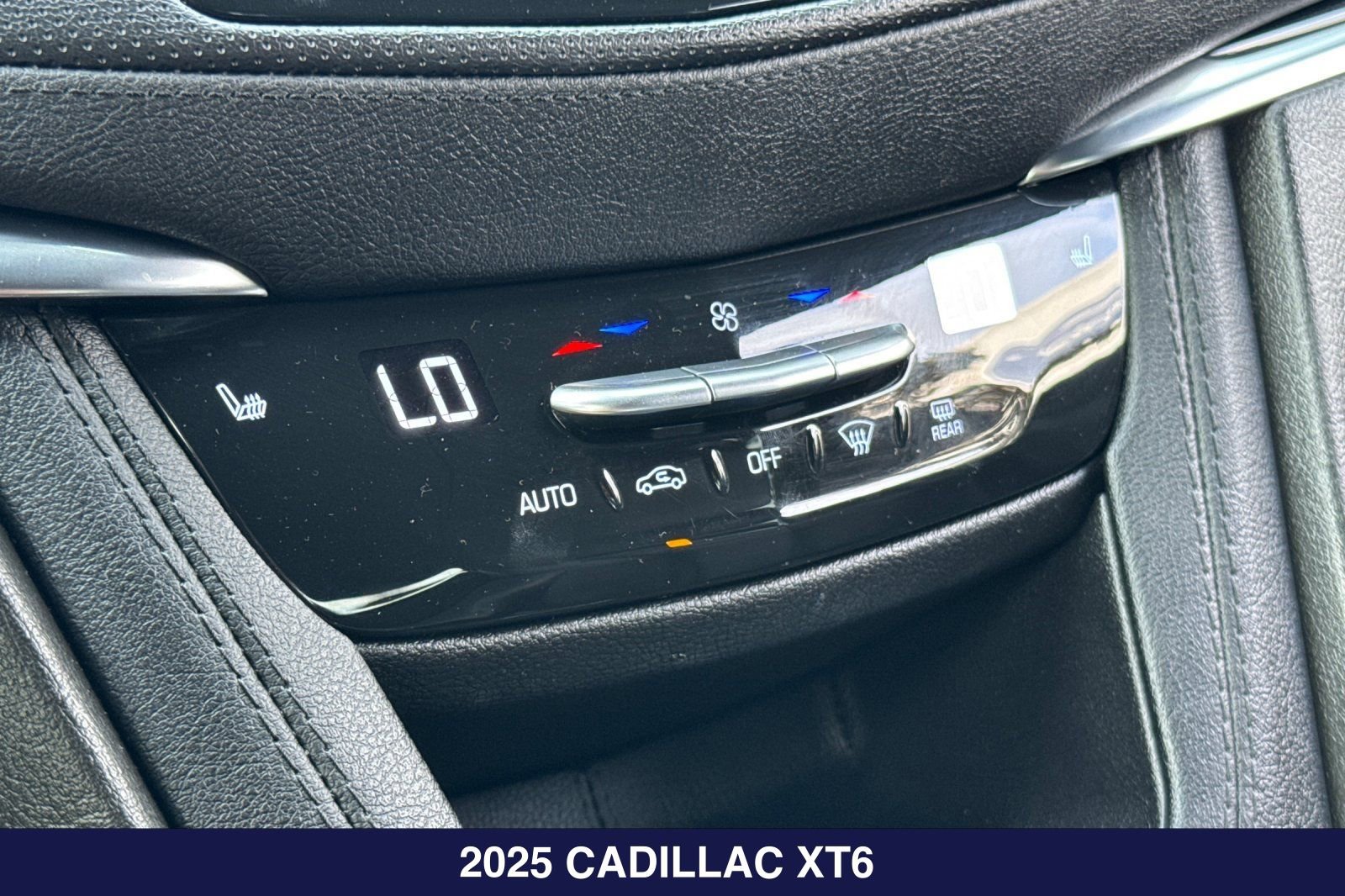 Used 2025 Cadillac XT6 Luxury FWD image 24