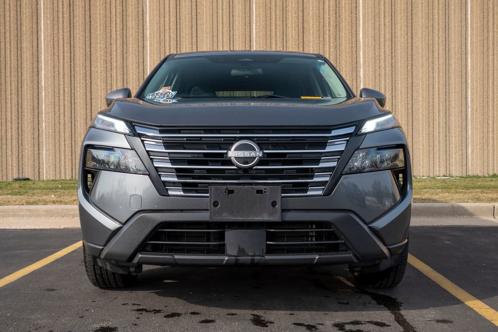 Used 2024 Nissan Rogue SV AWD/4WD image 3