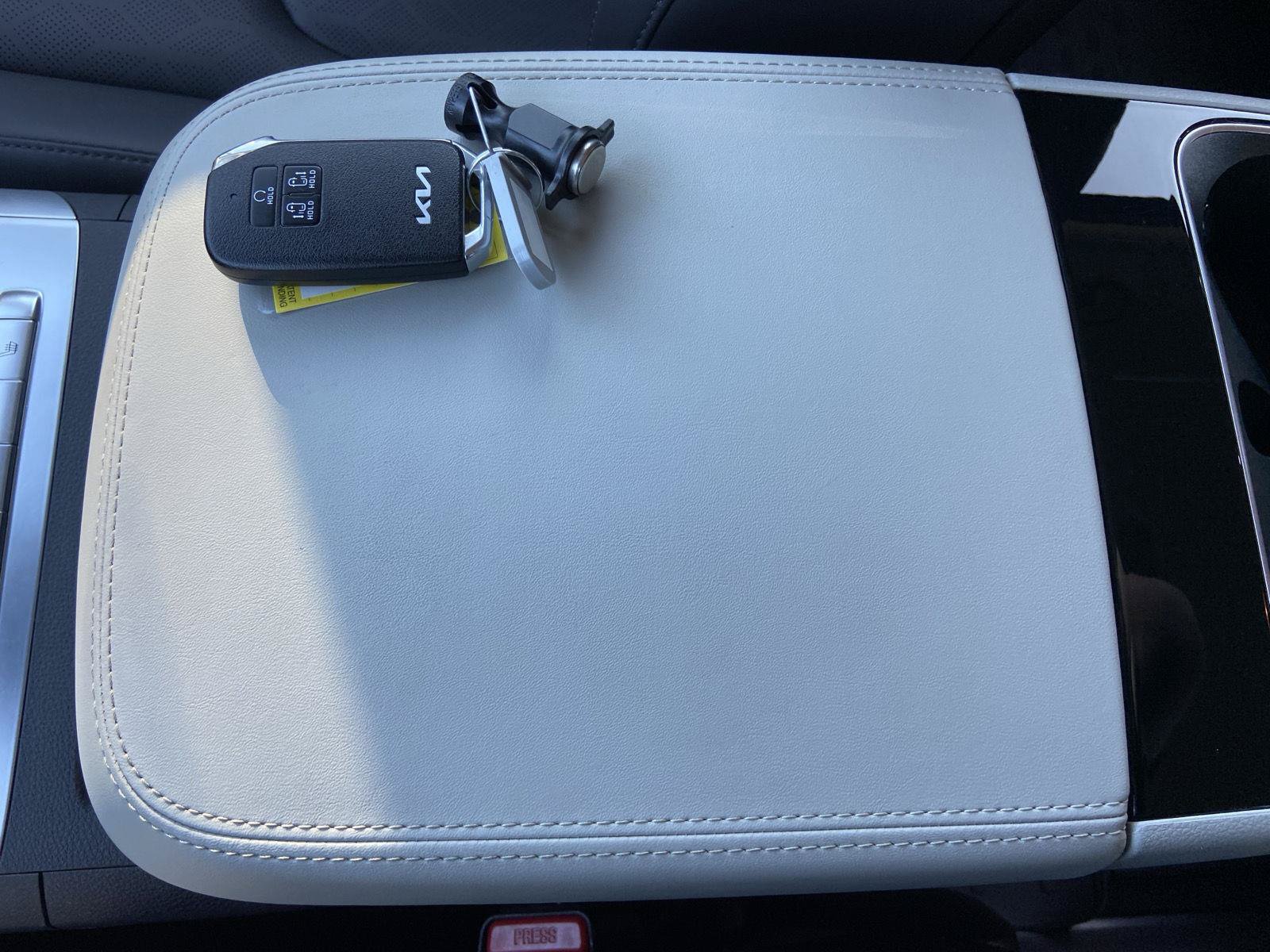 Used 2023 Kia Carnival EX FWD image 34