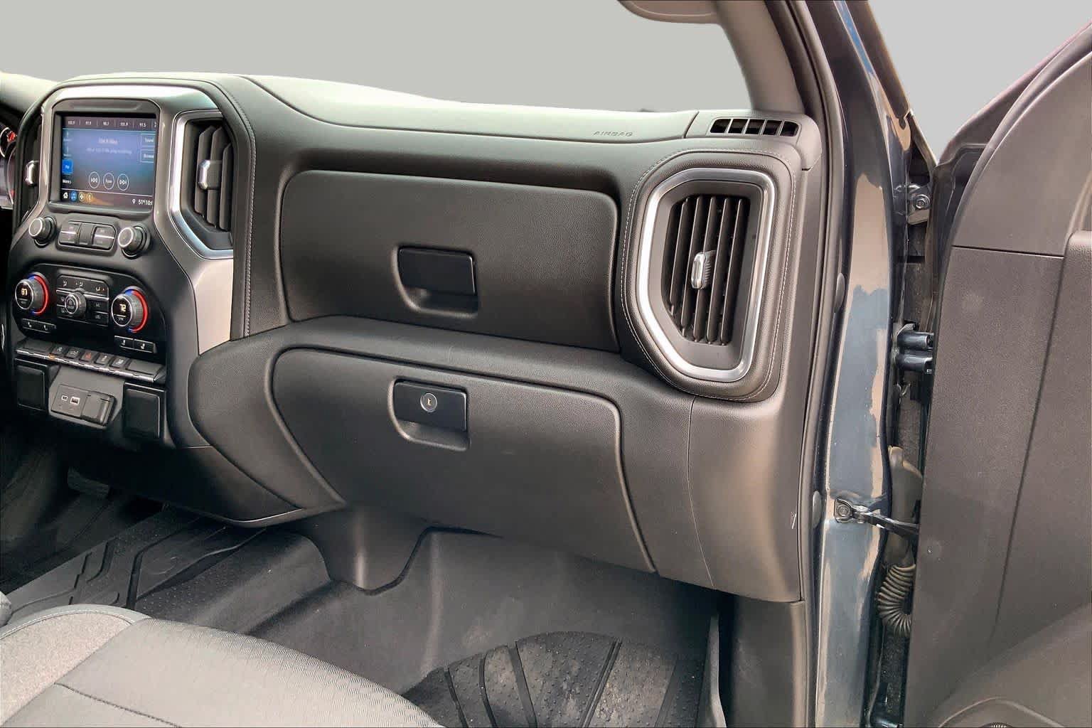 Used 2019 Chevrolet Silverado 1500 LT w/ Texas Edition AWD/4WD image 17