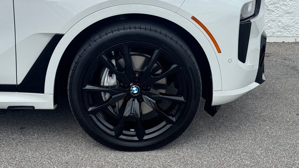 Used 2024 BMW X7 xDrive40i w/ M Sport Package image 3