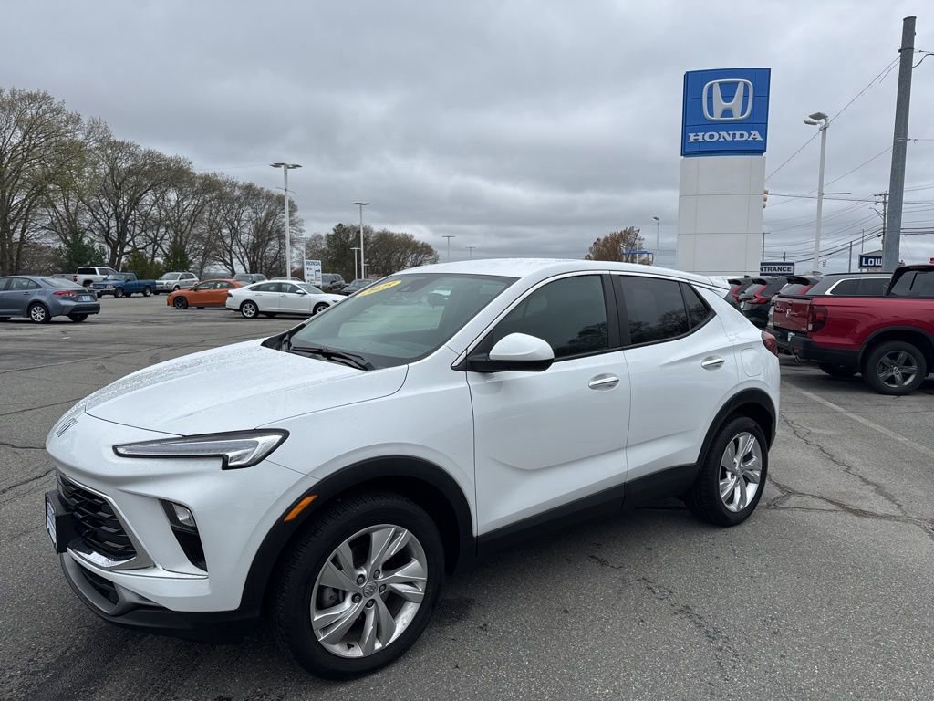 Used 2025 Buick Encore GX Preferred w/ Comfort Package AWD/4WD image 1