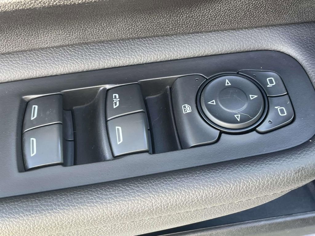 Used 2022 GMC Terrain SLE w/ Driver Convenience Package image 16