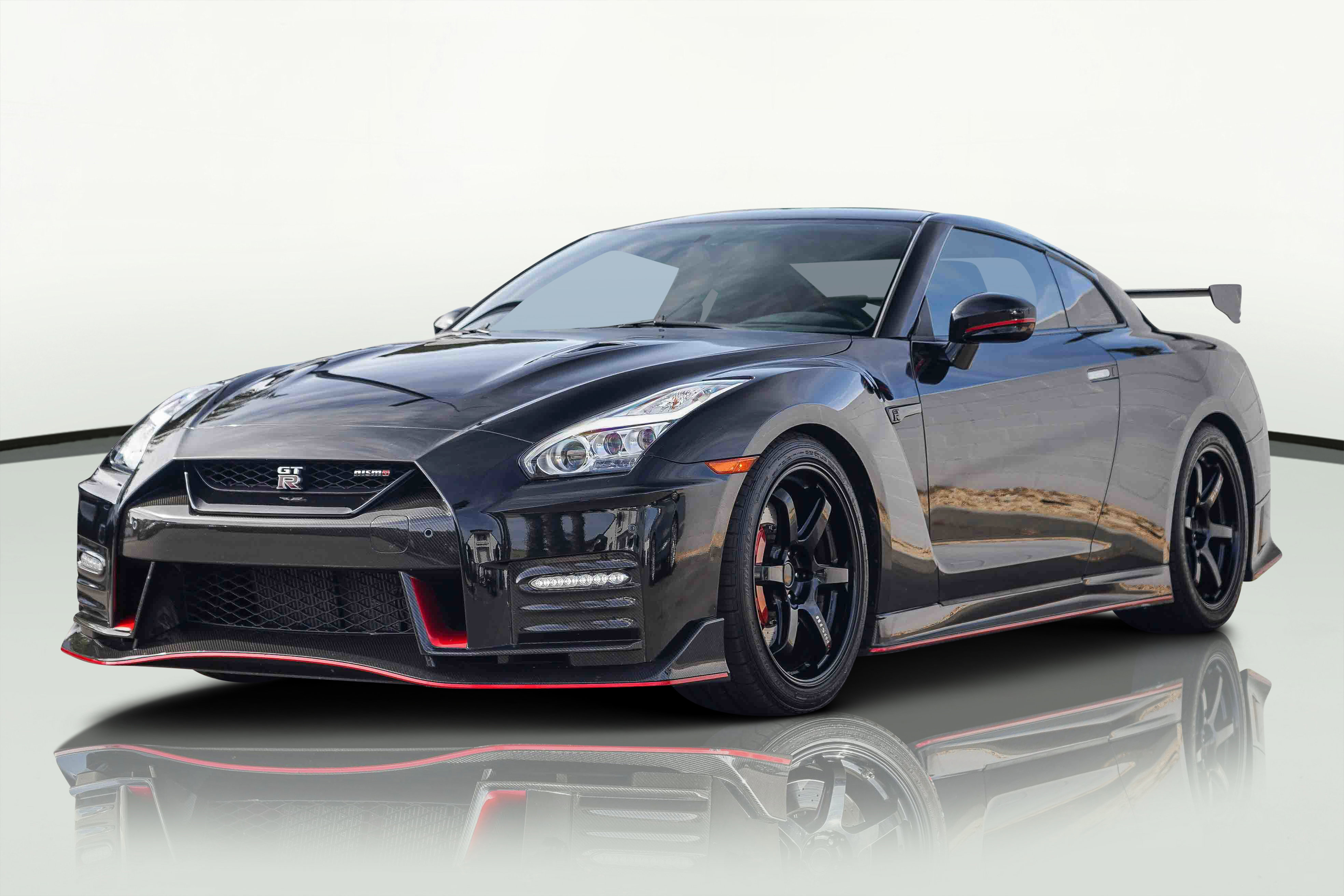 Used 2018 Nissan GT-R NISMO image 45