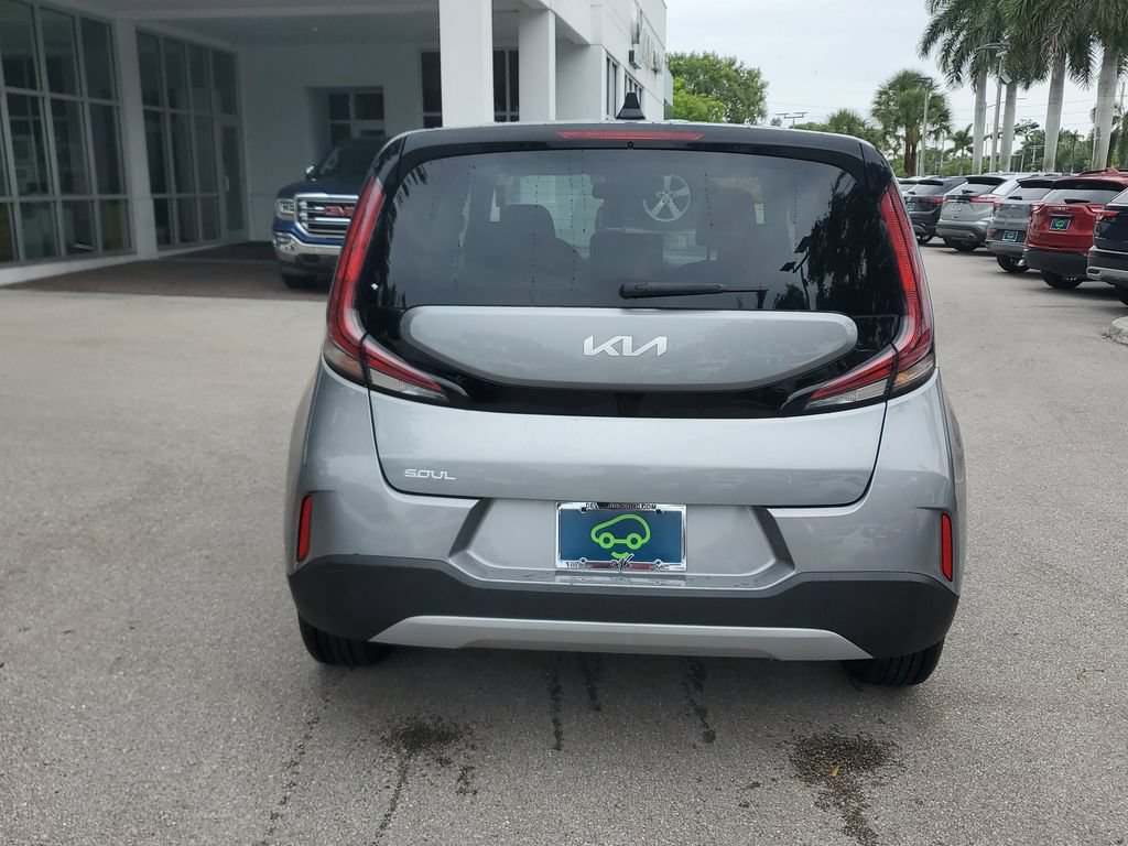 Used 2023 Kia Soul LX w/ LX Technology Package FWD image 4