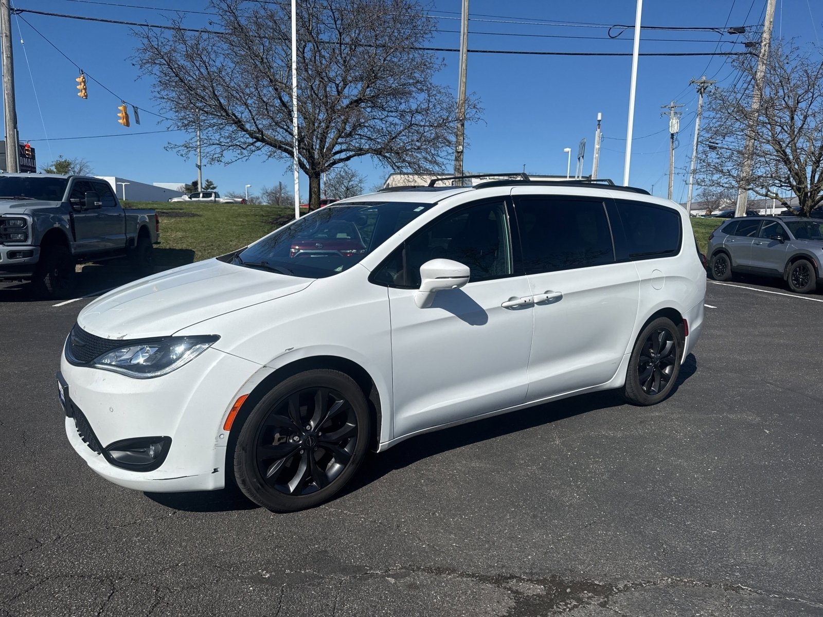 Used 2018 Chrysler Pacifica Limited w/ Advanced Safetytec Group image 2